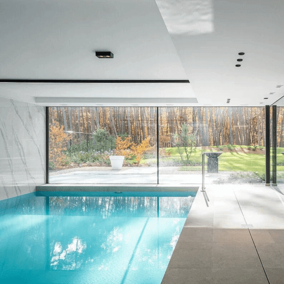 photo d'une piscine avec pvc armée couleur blanc